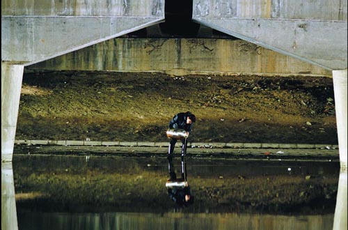 Peng Yu, Exile, 2000. Detail. Photo courtesy of the artist.