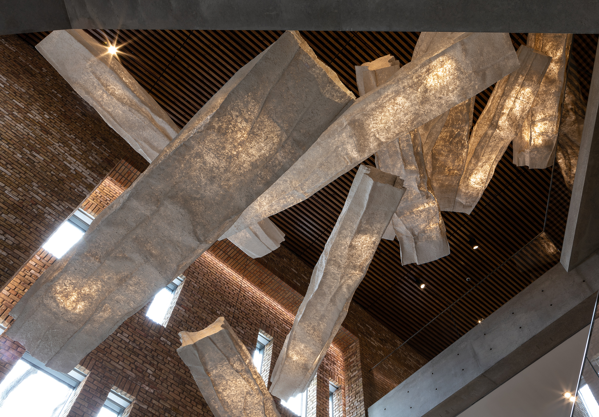 Shi Hui, Float, 2000/2007/2013, Wire mesh and xuan paper pulp. Installation view at Wrightwood 659. Courtesy of the artist.