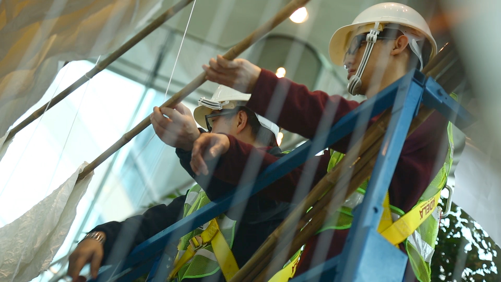 Video still of the installation of Zhu Jinshi's Boat in Exchange Square, Hong Kong, 2015. Photo courtesy of the artist and Pearl Lam Galleries.