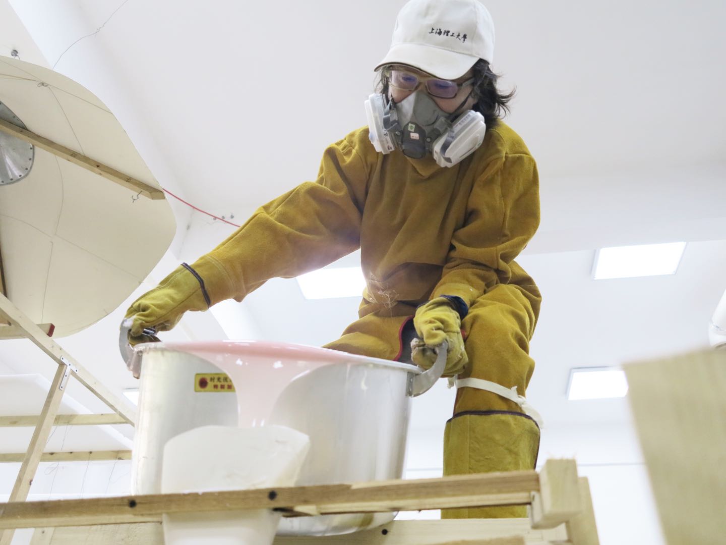 Jin Shan working in his studio. Photo courtesy of the artist.