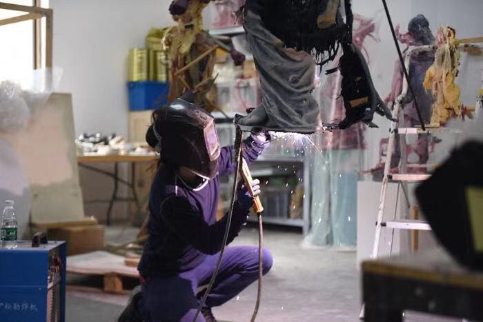 Jin Shan working in his studio. Photo courtesy of the artist.