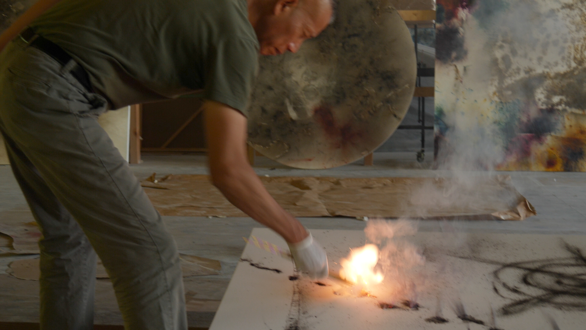 Cai Guo-Qiang creating gunpowder paintings, 2018. Videography by Lin King. Courtesy of Cai Studio.