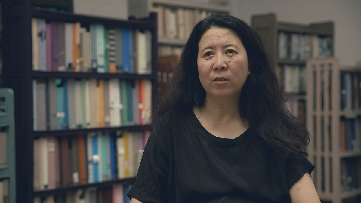 Still from Smart Museum artist interview with Yin Xiuzhen