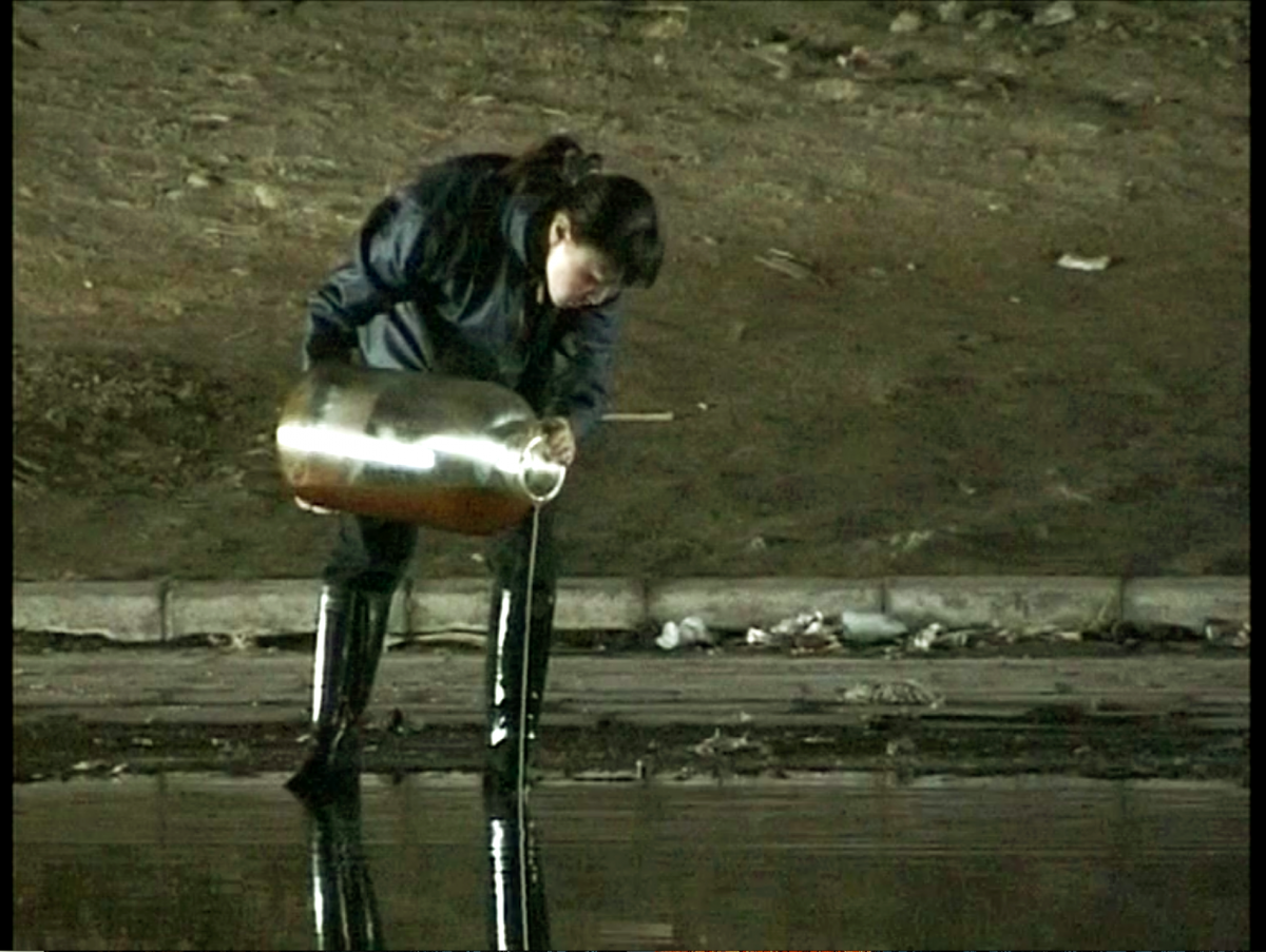 Peng Yu, Exile, 2000. Video stills. Photo courtesy of the artist.