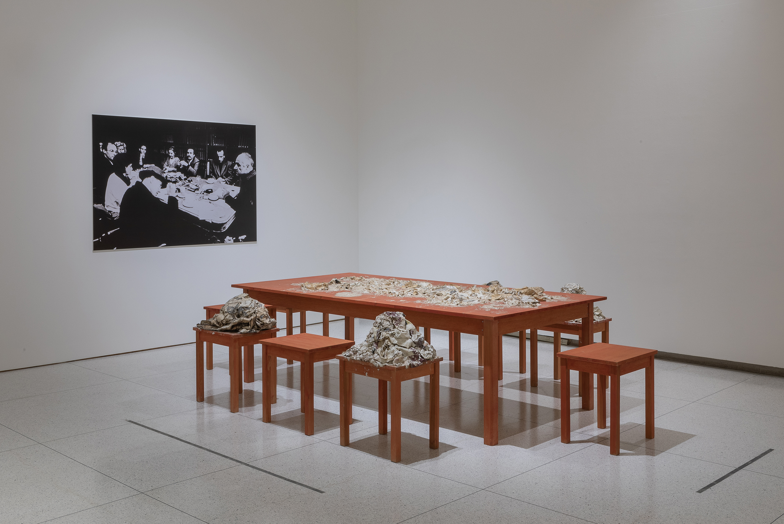 Huang Yong Ping, Devons-nous encore construire une grande cathédrale? (Should We Construct Another Cathedral?), 1991.